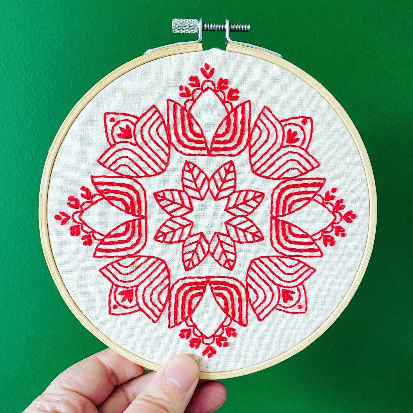 tulips in a circle with one in the middle